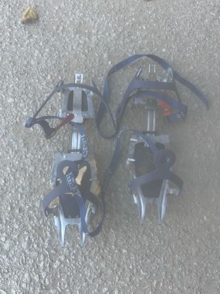 Crampones adaptables para montaña