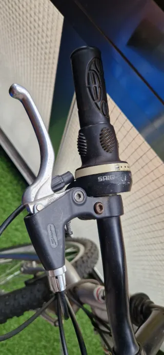 Bicicleta roja barra baja.