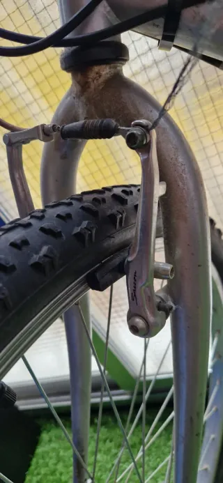 Bicicleta roja barra baja.