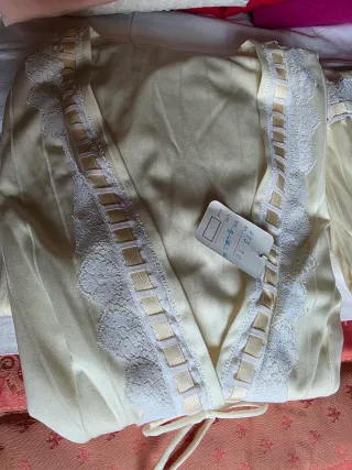 Precioso camisón con bata amarillo Talla M