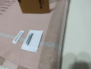 Bufanda Burberry Rosa y Beige Cachemira