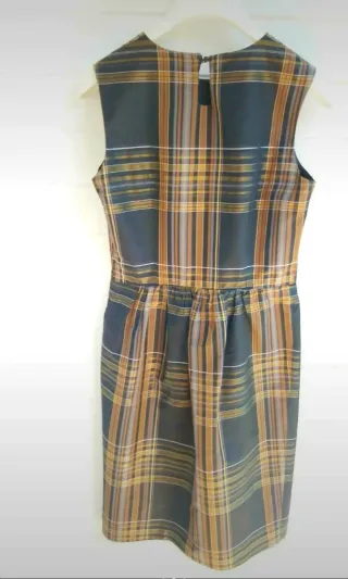 Deslumbrante vestido con un toque sofisticado