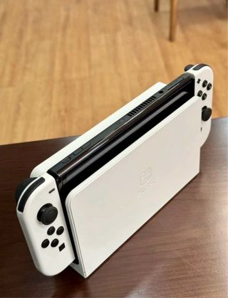 Nintendo Switch OLED Bianca
