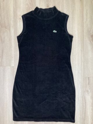 Vestido Lacoste Negro. Perfil solidario