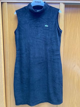 Vestido Lacoste Negro. Perfil solidario