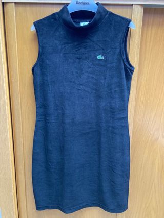 Vestido Lacoste Negro. Perfil solidario