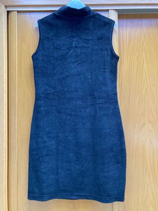 Vestido Lacoste Negro. Perfil solidario