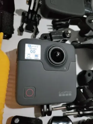 GoPro Fusion 360 con tantissimi accessori