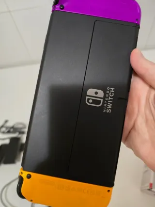 Nintendo Switch OLED - Viola & Giallo