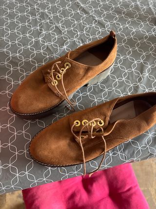 Scarpe con lacci marroni