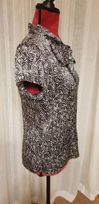 Blusa de seda con lazada