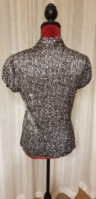 Blusa de seda con lazada