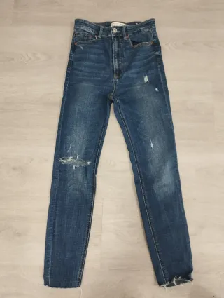 Pantalón vaquero Stradivarius Talla 38