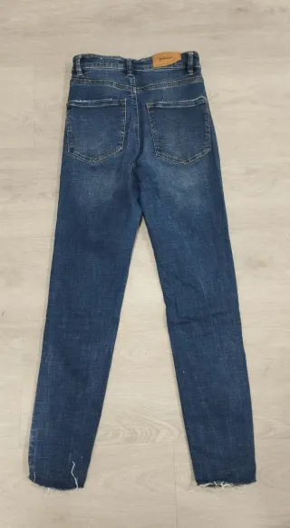 Pantalón vaquero Stradivarius Talla 38