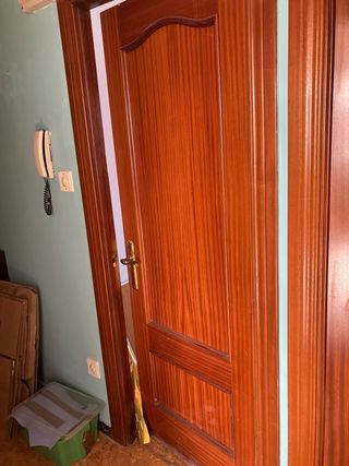 Dos puertas de madera interior. 20 euros cada una