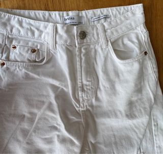 Vaqueros Bershka blancos rectos talla XS