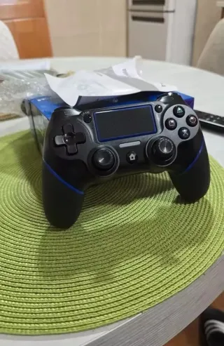 Mando PS4 Inalámbrico Negro con Detalles Azules