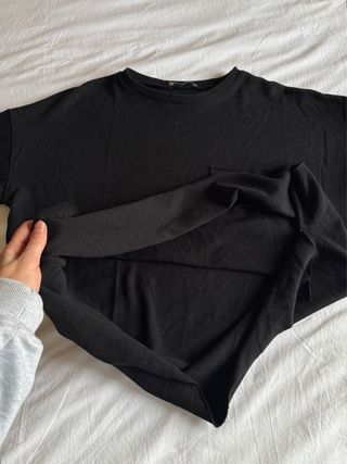 Jersey negro con perlas de Zara