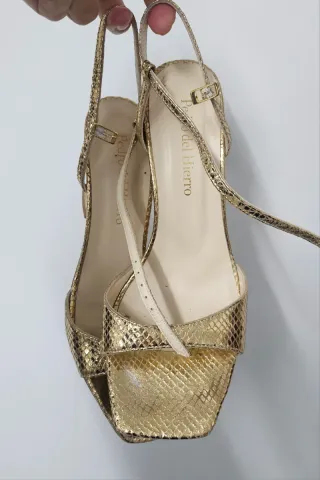 Sandali Pedro del Hierro dorati