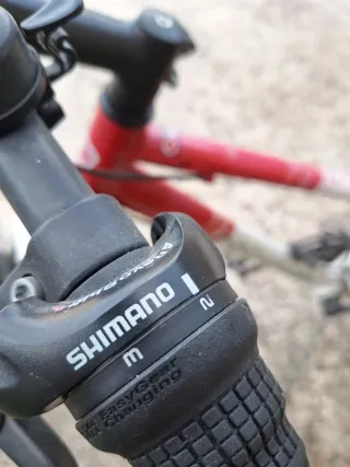 Bicicleta Rockrider Blanca y Roja cambio SHIMANO