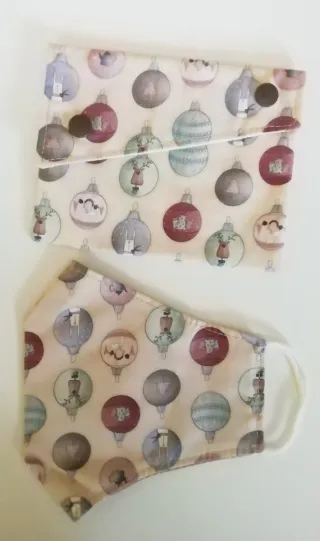 Mascarillas Navidad y bolsa hechas a mano.