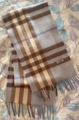 Bufanda Burberry Cuadros Beige y Marrón.