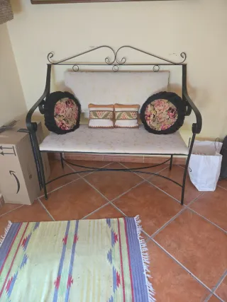 Conjunto  recibidor cristal y metal negro y acceso