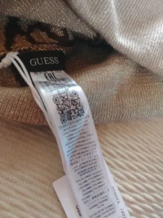 Gorro Guess marrón y dorado