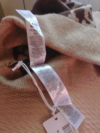 Gorro Guess marrón y dorado