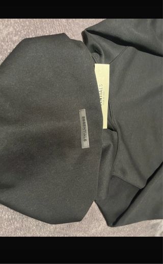 Sudadera ESSENTIALS Negra