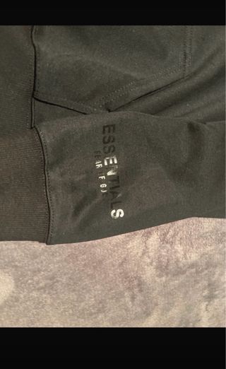 Sudadera ESSENTIALS Negra