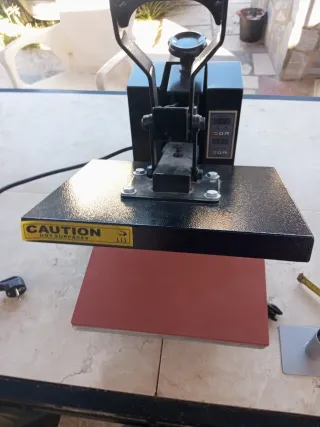 Máquina de Sublimación Negra y Roja