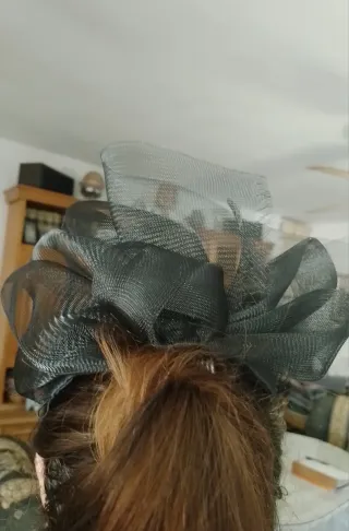 Tocado negro elegante con velo" Paco Navarro "