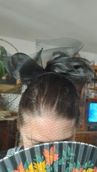 Tocado negro elegante con velo" Paco Navarro "