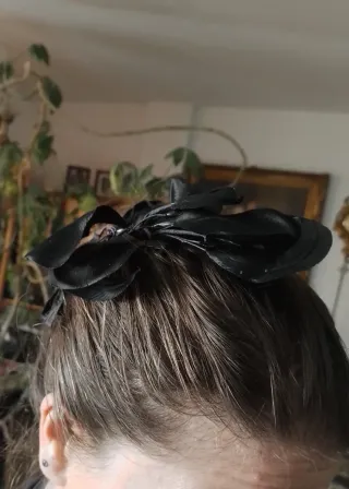 Tocado negro elegante con velo" Paco Navarro "