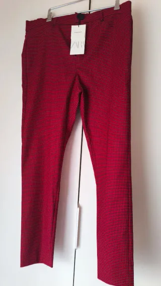 Pantalones elásticos Zara a cuadros rojos y negros