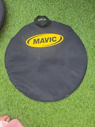 Rueda de Bicicleta con Funda Mavic