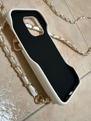 Cover iPhone 16 Pro con portafoglio e corda
