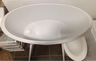 Bañera para bebé con patas y asiento