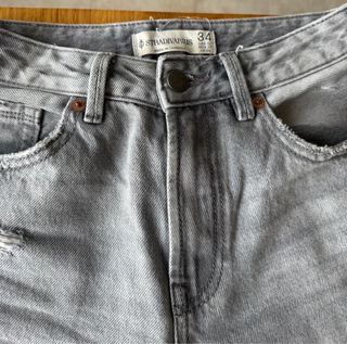 Vaqueros Stradivarius grises talla 34