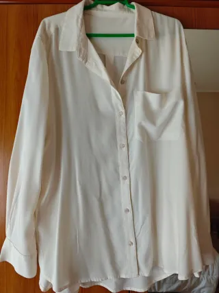 Blusa cuello camisero blanco roto