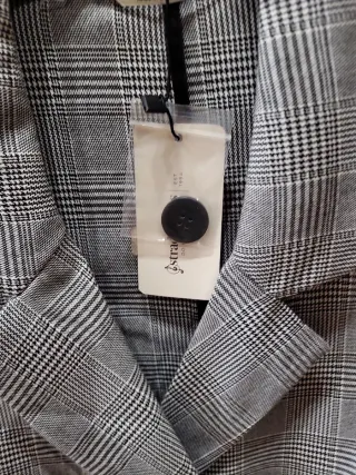 Blazer cruzado a cuadros gris y blanco