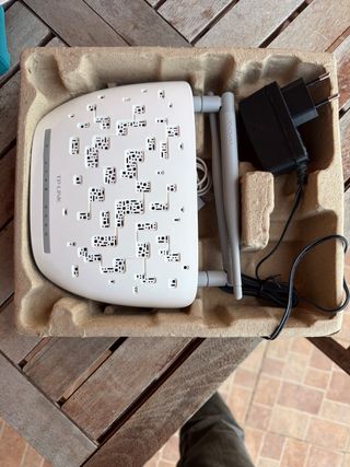 Router TP-Link ADSL2+ Wireless N 300Mbps