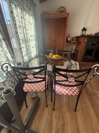 Mesa forja negra con 4 sillas de forja