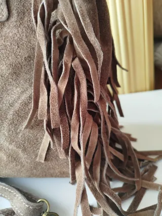 Bolso de ante marrón con flecos