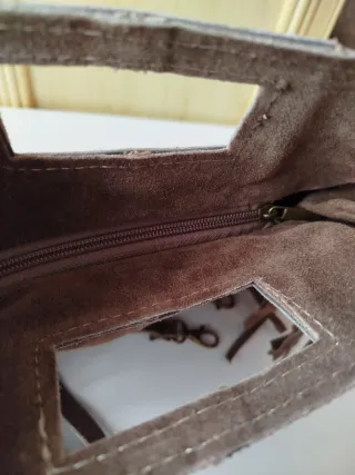 Bolso de ante marrón con flecos