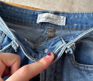 Vaqueros azules desgastados