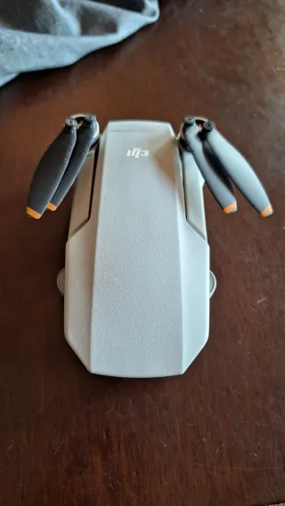 Dron DJI Mini SE con control y maletín