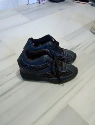 Stivali neri con lacci