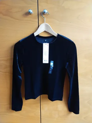 Camiseta Uniqlo terciopelo negro talla S